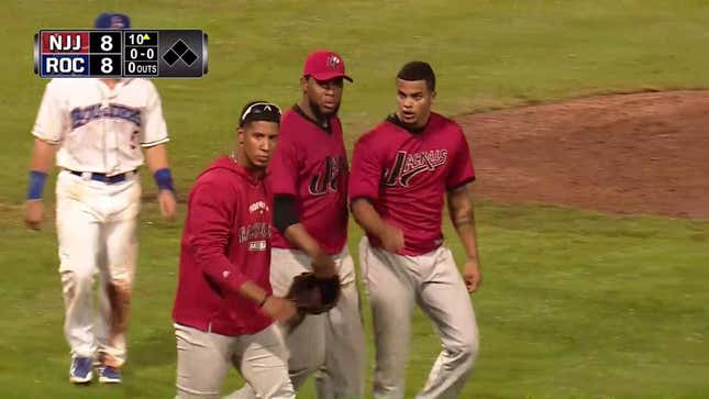 Independent Leaguer Sprints Behind Play To Start Brawl, Gets Taken Down