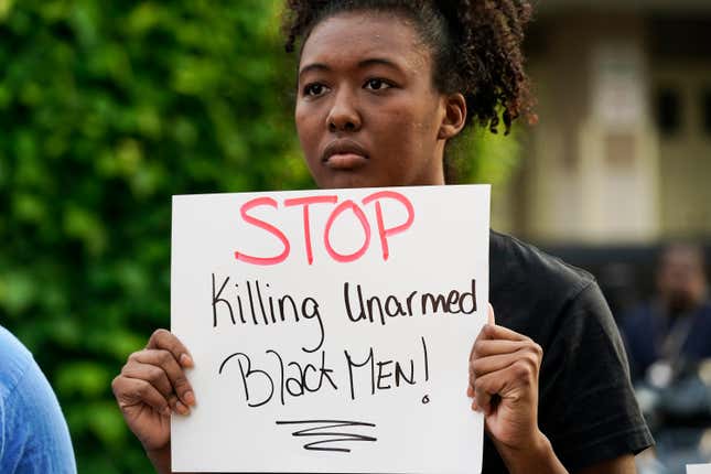 Image for article titled North Carolina Deputy Fatally Shoots Black Man While Serving Warrant