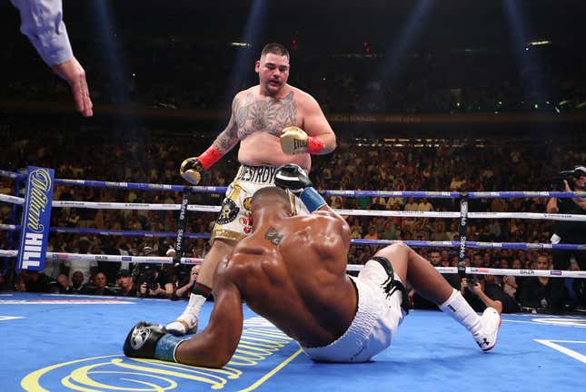 Image for article titled Enormous Fraud Anthony Joshua Knocked Out By Thirsty, Hungry Fella