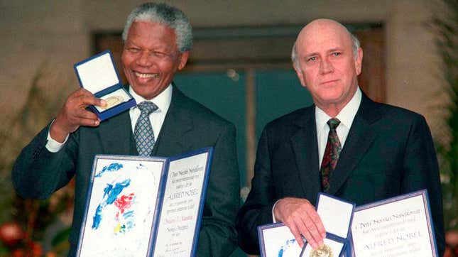 South African Deputy President F.W. de Klerk, right, and South African President Nelson Mandela pose with their Nobel Peace Prize Gold Medal and Diploma, in Oslo, Dec. 10, 1993. F.W. de Klerk, who oversaw end of South Africa’s country’s white minority rule, has died at 85 it was announced Thursday, Nov. 11, 2021. (Jon Eeg/Pool photo via AP, File)


