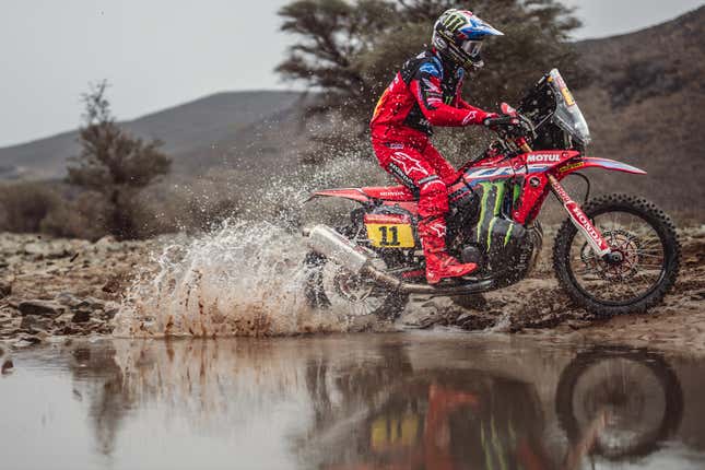 Image for article titled The Harrowing Beauty of the 2023 Dakar Rally