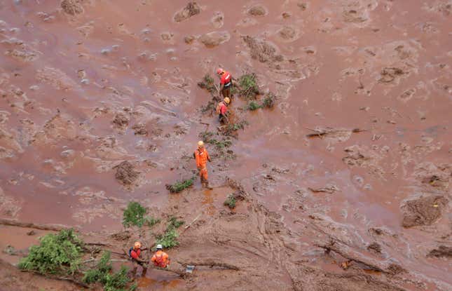 Rescue worker look for victims near Brumadinho, Brazil, on Jan. 26, 2019.