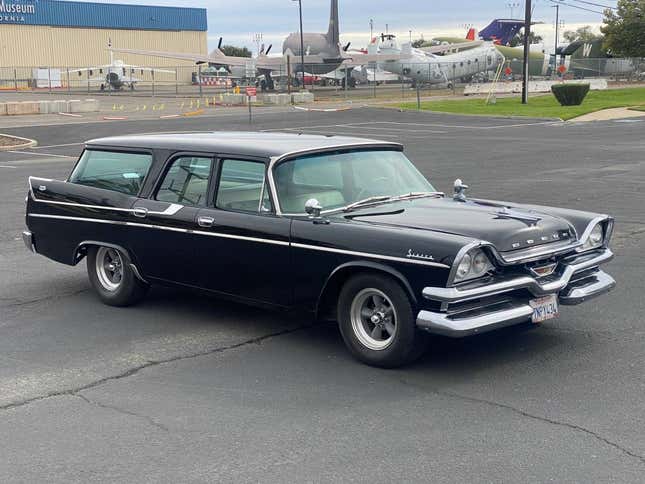 Image de l'article intitulé À 25 000 $, cette Dodge Sierra 1957 est-elle un concurrent classique ?