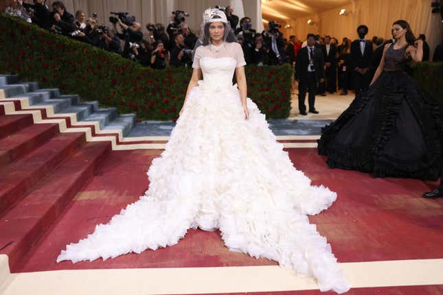 Image for article titled The Kardashians Did the Met Gala and Only Kim Nailed It
