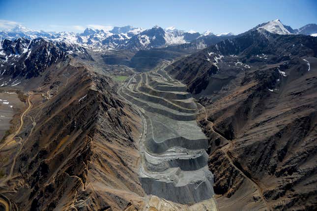 Image for article titled Aerial and satellite photos reveal massive mines scarring the earth’s surface