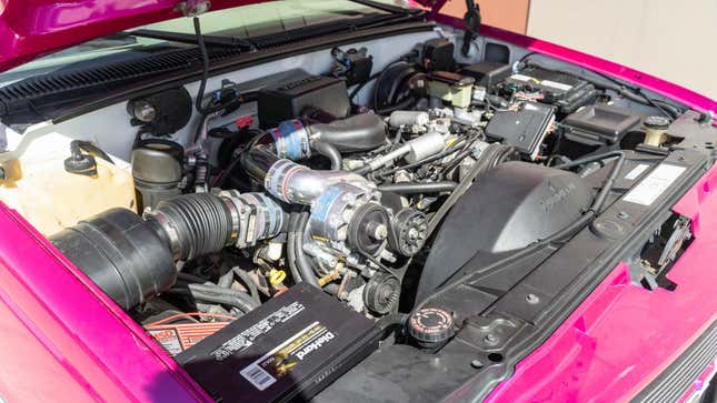 Image for article titled This Chevrolet Suburban Is So '90s It Hurts