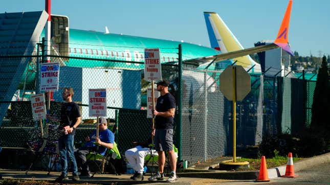 Boeing workers on a picket line