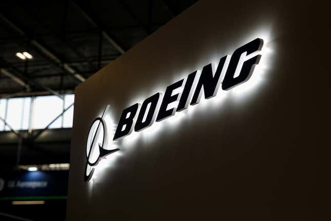 Image for article titled Boeing might sell billions worth of new stock as it runs short on cash