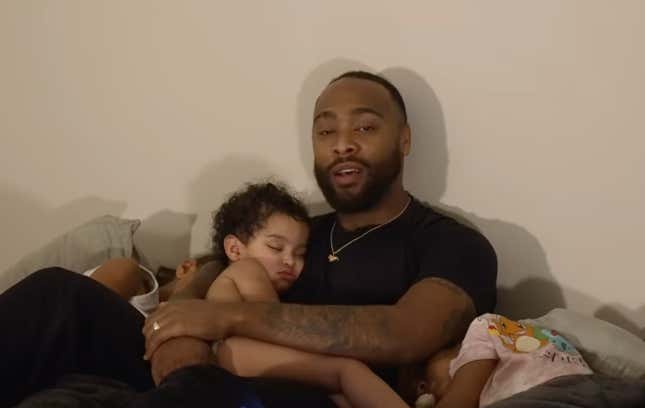 Image for article titled Former NFL Player Creates Viral Video Showing His Struggle in Being a Single Dad For 8 Days; Social Media Lets Him Have It