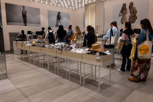 Image for article titled Consumer confidence rebounds after months of tariff fears