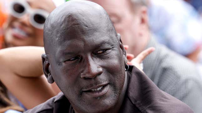 Image de l'article intitulé Le juge qui a condamné l’homme pour le meurtre du père de Michael Jordan demande sa libération