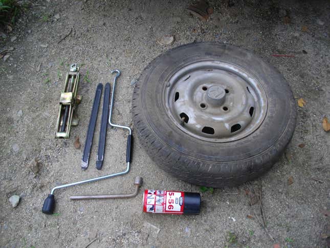 Image for article titled These Are the Things You Keep in Your Cars at all Times