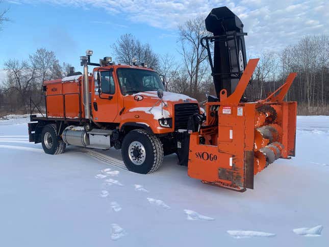 Image for article titled Acura Legend, Renault Sport Spider, Freightliner Snow Plow: The Dopest Cars I Found for Sale Online