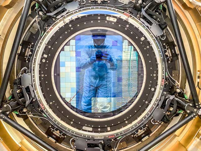 Οι επιστήμονες ολοκληρώνουν την κατασκευή της μεγαλύτερης ψηφιακής φωτογραφικής μηχανής ποτέ