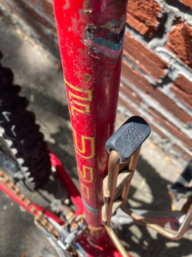 Image for article titled I Am Dumping Money Into A Trash Bike Because It Has The Weirdest, Coolest Brakes I've Ever Seen