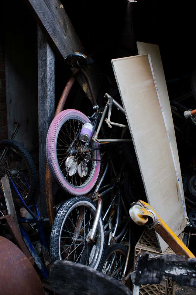 Image for article titled Here's How An Expert Framebuilder Will Repair My Horrible Old Schwinn's Snapped Frame