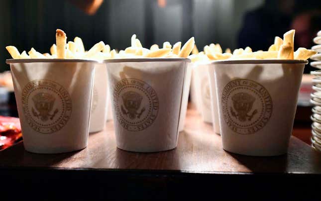 Image for article titled Trump finally got the White House banquet of his dreams