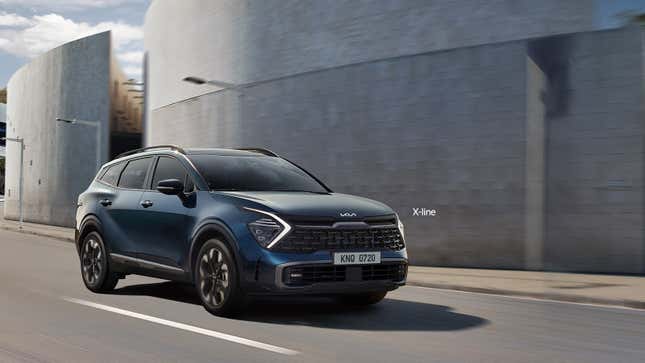 Ein Foto eines blauen Kia Sportage SUV. 