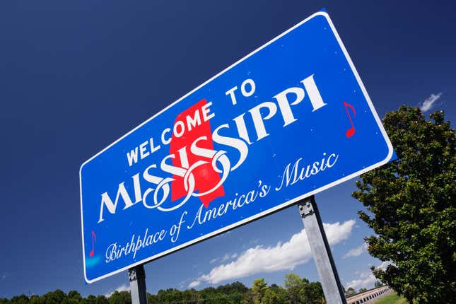 A “Welcome to Mississippi” sign outside Natchez.