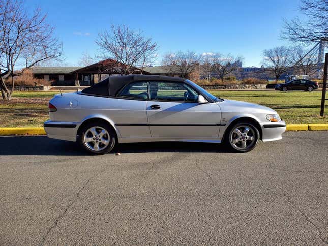 Image for article titled At $8,500, Is This 2001 Saab 9-3 A Hot Deal?