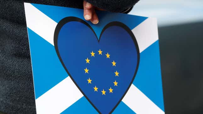Image for article titled Photos: EU blue was the theme of today’s Brexit anniversary rallies