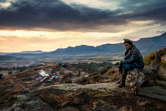 Lizwi Vilakazi as Sizwe in Five Fingers for Marseilles.