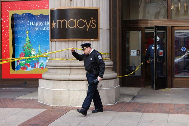 Philadelphia police officers outside of the Macy&#39;s in Center City after reports of an alleged stabbing at the department store, Monday, Dec. 4, 2023, in Philadelphia. (Alejandro A. Alvarez/The Philadelphia Inquirer via AP)