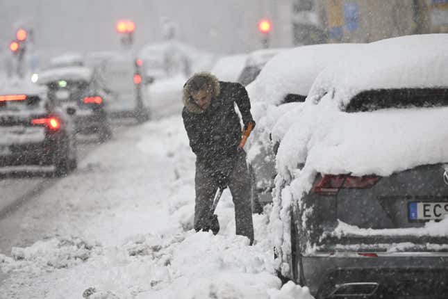 Image for article titled These Are Your Worst Snow Travel Stories