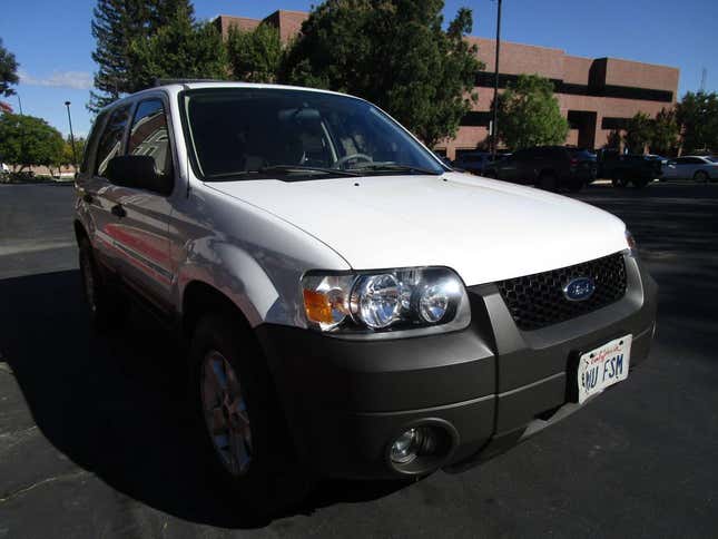 Image for article titled At $7,900, Would You Let This 2005 Ford Escape XLT Slip on By?