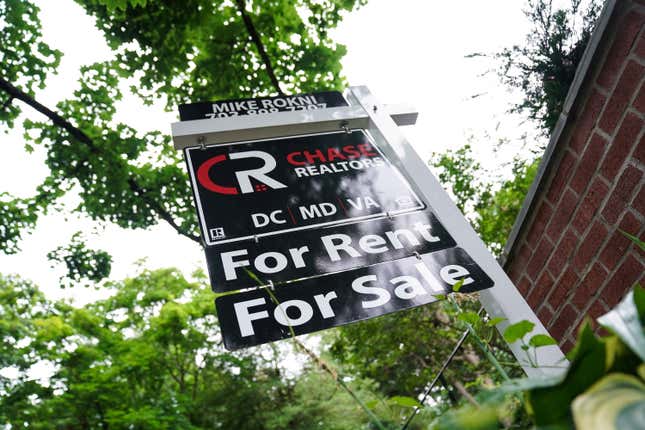 Sign showing housing for rent and for sale