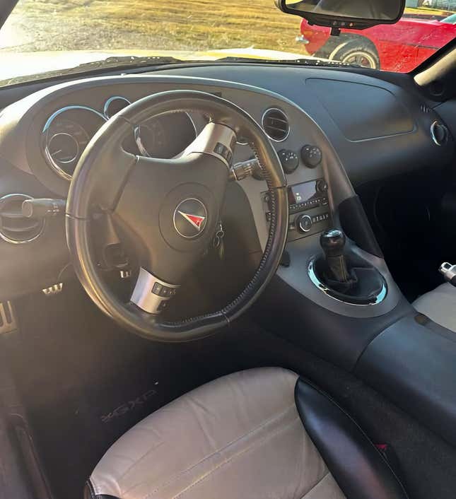 Image for article titled At $12,995, Is This Special Edition 2008 Pontiac Solstice GXP A Winner?