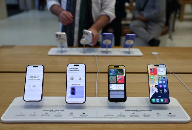 Image for article titled Apple wants to move to AI-powered search — and Google stock sinks 8%