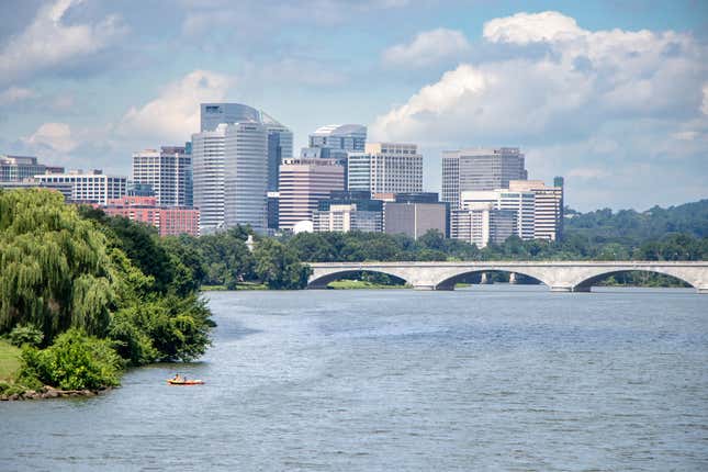 Image for article titled The 9 best large, mid-sized, and small cities for recent college graduates