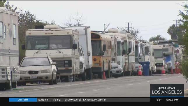 Image for article titled Los Angeles May Crack Down On ‘Vanlords’ Who Rent Cars And RV To Unhoused People