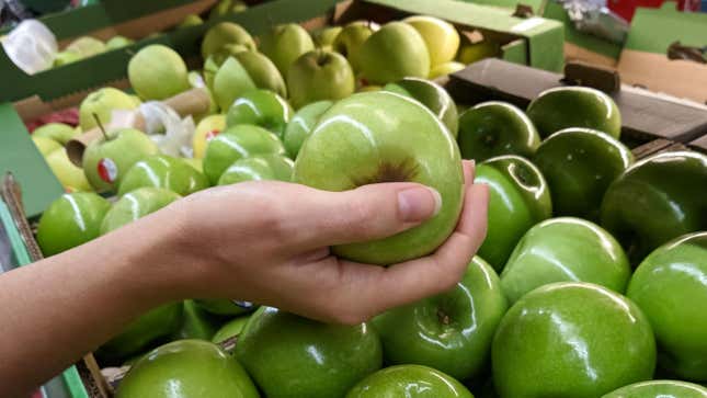 Image for article titled 6 Ways Not to Be an Asshole at the Grocery Store