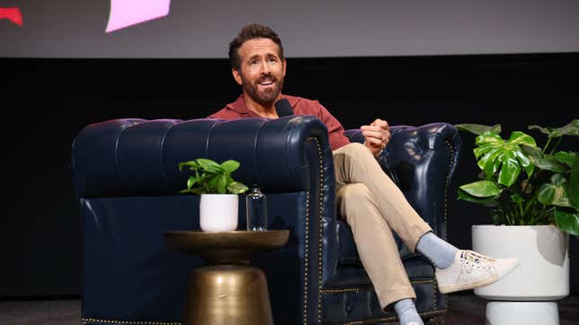 Ryan Reynolds, male, man, sofa, actor, HD wallpaper