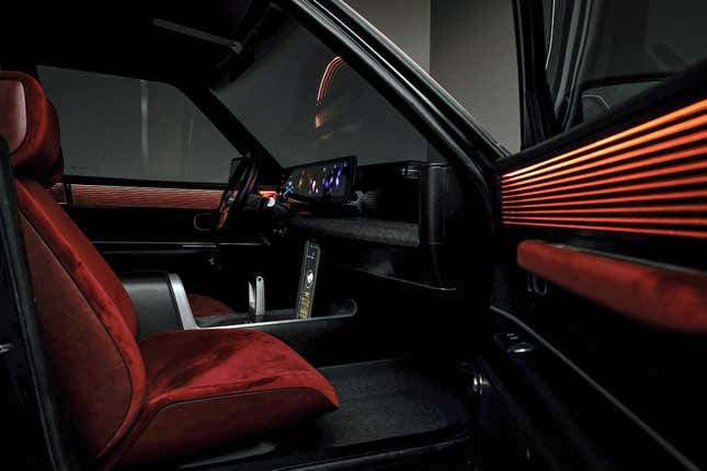 Image for article titled The Hyundai Grandeur Heritage Restomod Is '80s Luxury Gone Cyberpunk