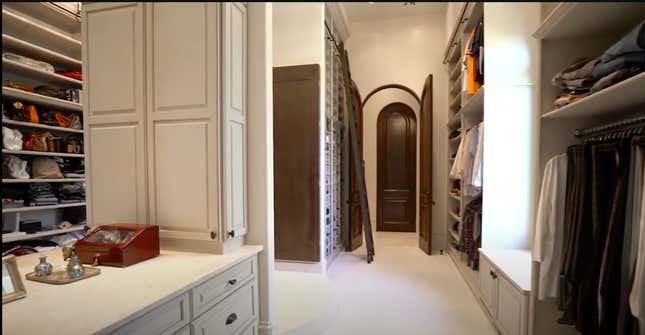 Image for article titled Take a Peek Inside Cardi B&#39;s Impressive Real Estate Portfolio