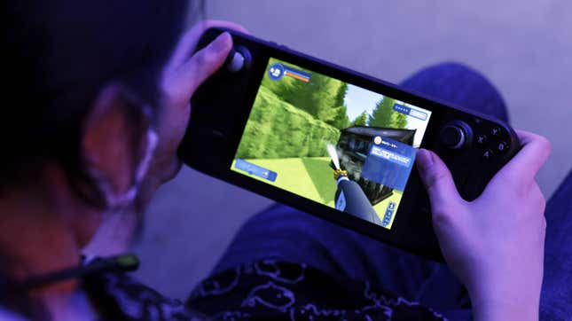 A Tokyo Game Show 2022 attendee plays PowerWash Simulator on Steam Deck.