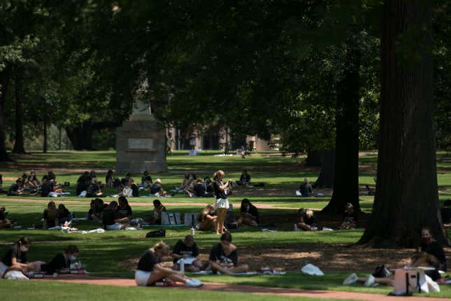 Image for article titled New college grads are entering a workforce shaped by chaos. Here's how they're preparing