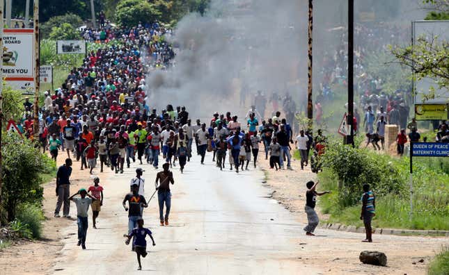 Zimbabwe protest: Internet shut down, military deployed, five killed