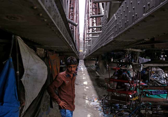 Bollywood-India-Migrants-Labourers