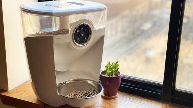 Image for article titled This Pet Feeder Robot Finally Got My Cat To Shut the Hell up at Night