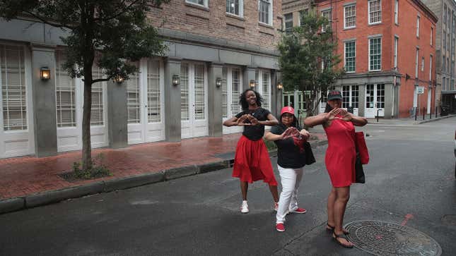 Image for article titled Rained Out by Hurricane Barry, Delta Sigma Theta Sorority Turns Canceled Convention Day Into Major Food Donation