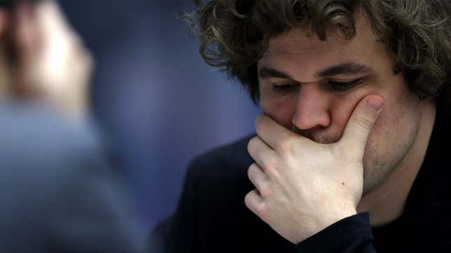 Magnus Carlsen loses his last competition as world champion after dramatic  slip of his mouse