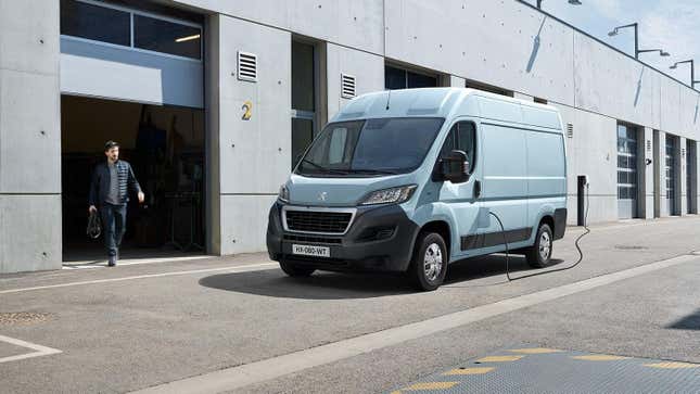 Image for article titled Citroën Jumpy, Renault Kangoo And Renault Trafic: These European Vans All Have Ridiculously Cute Names