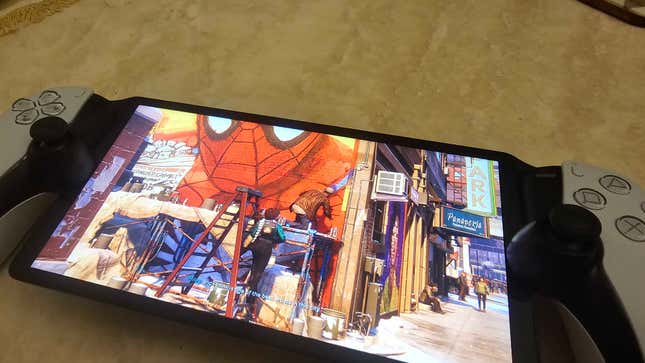 Ein Foto des PlayStation-Portals, das Spiderman 2 spielt