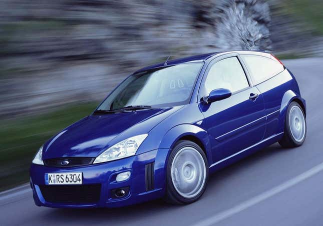 A blue FOrd Focus RS driving around a corner