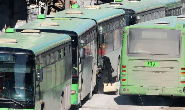 Boarding the evacuation buses. (Reuters/Abdalrhman Ismail)