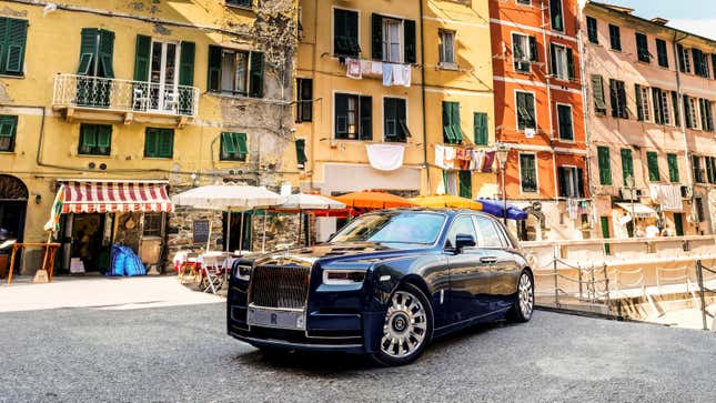 Front 3/4 view of a Rolls-Royce Phantom in Italy